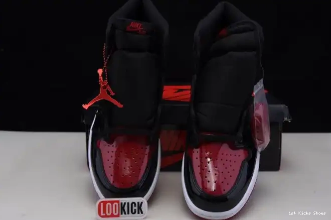 1st Kicks Shoes Jordan Patent Air OG High Bred 555088-063 1 0517